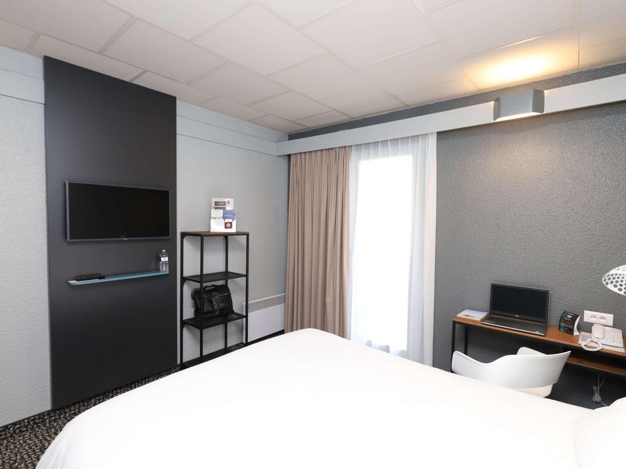 ホテル Ibis Égletons エクステリア 写真