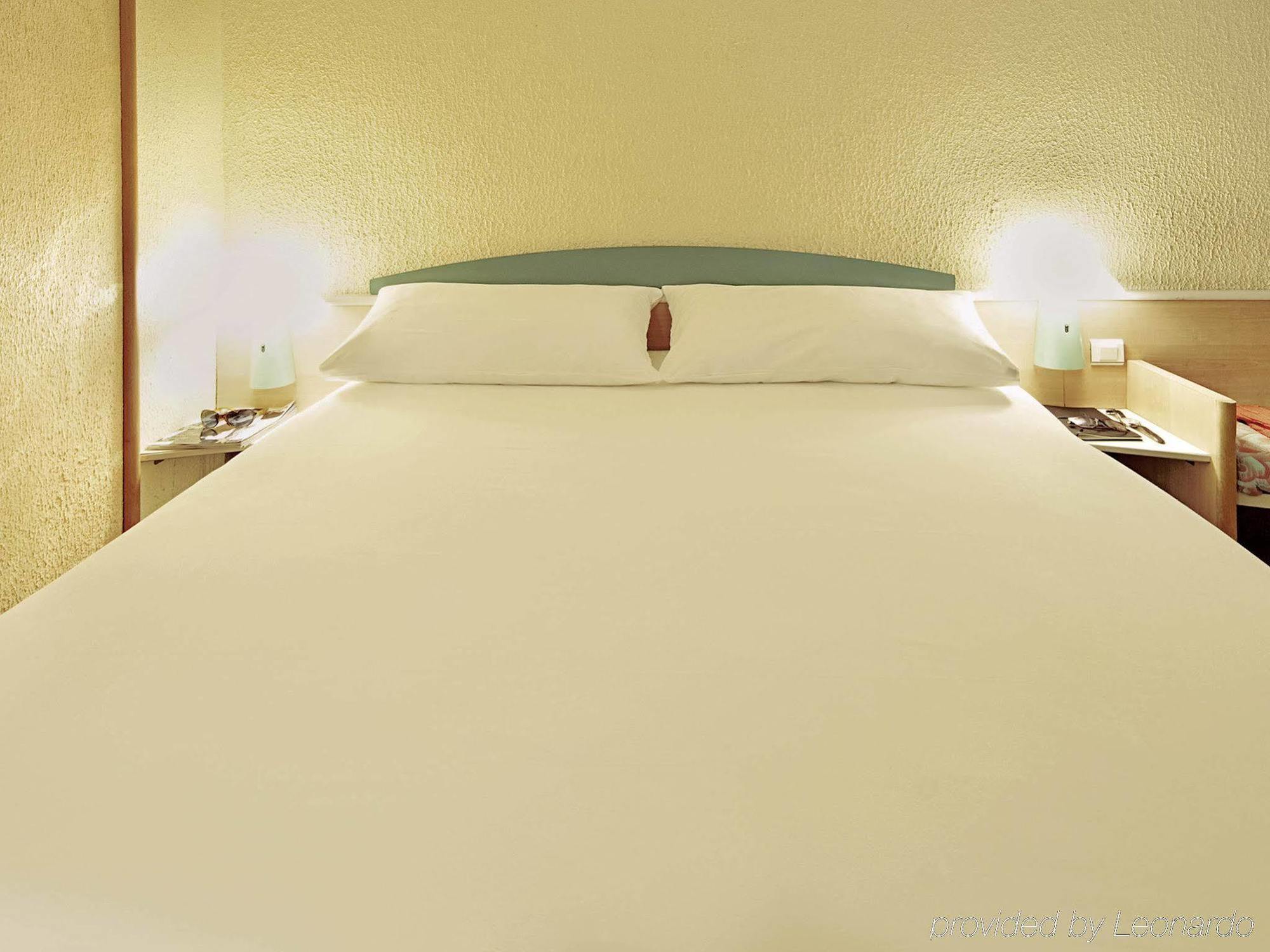 ホテル Ibis Égletons エクステリア 写真